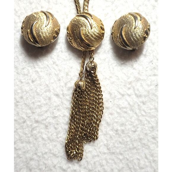 Vintage 60s Signed Goldtone Slider Lariat Necklace Clip On Button Earrings Set - Picture 6 of 7